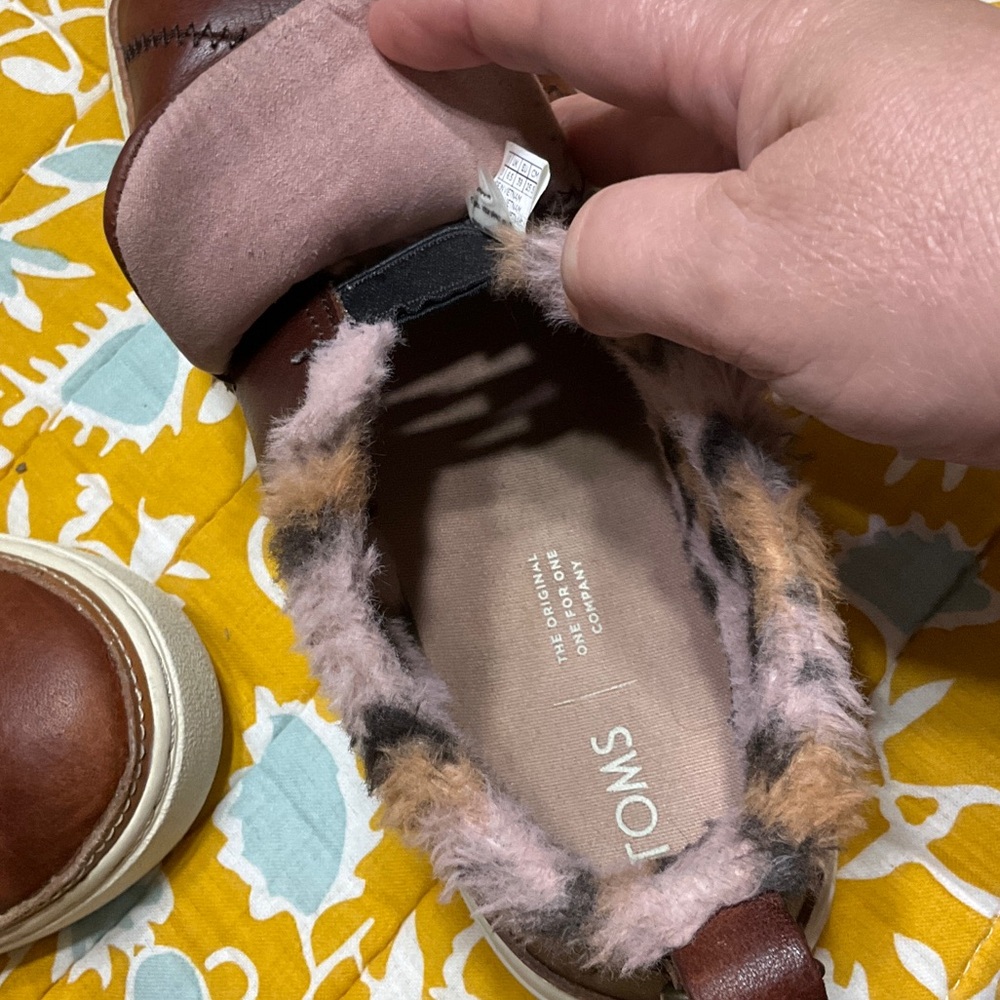 🔥Final Mark Down! Toms Brown Leather Ankle Booties with Faux Fur Trim - Picture 9 of 16